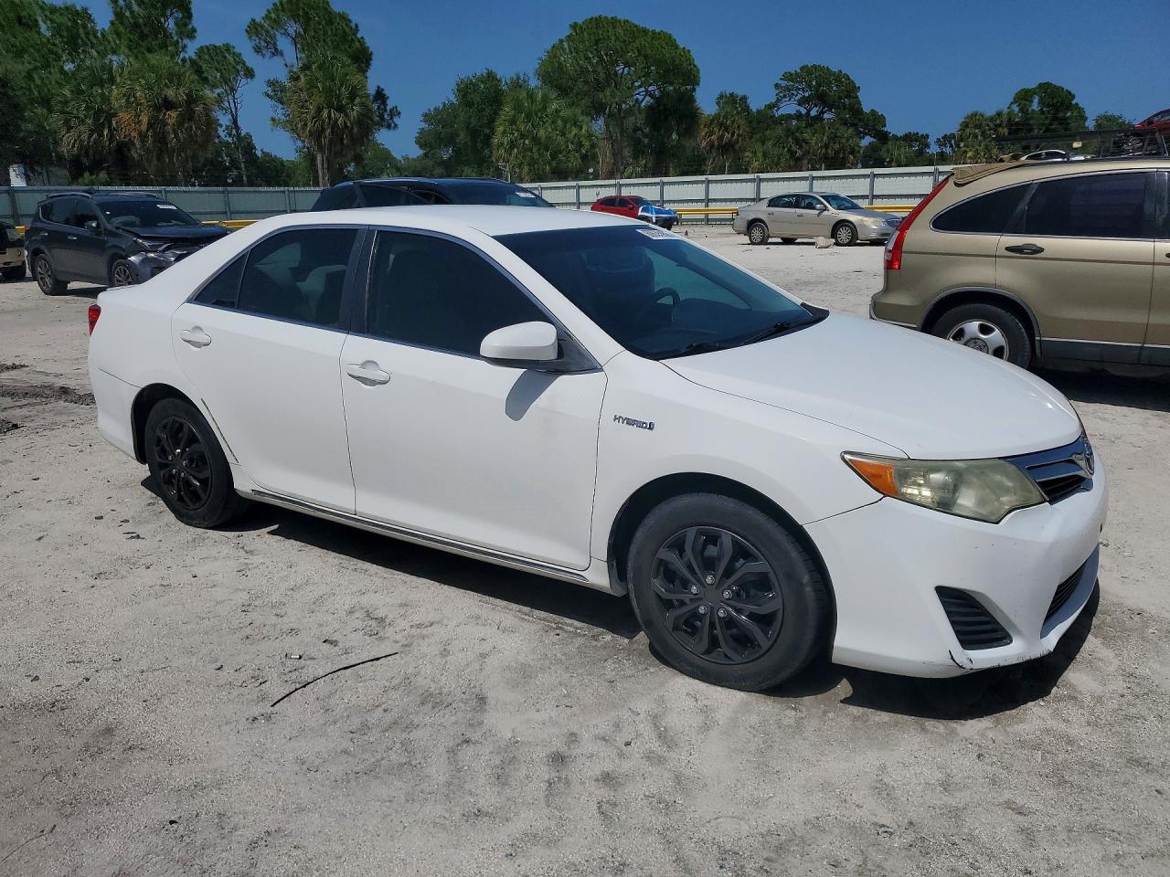 2013 TOYOTA CAMRY SOLA