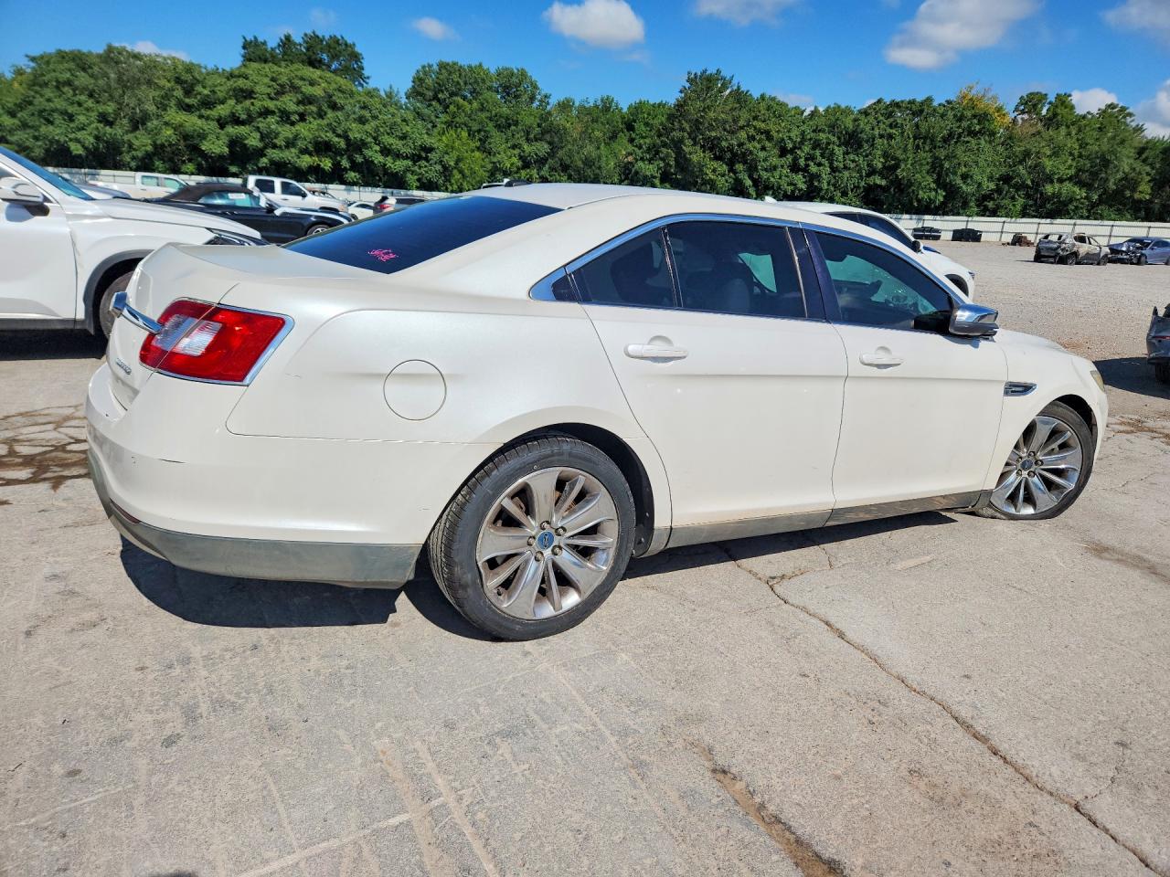 2010 FORD TAURUS