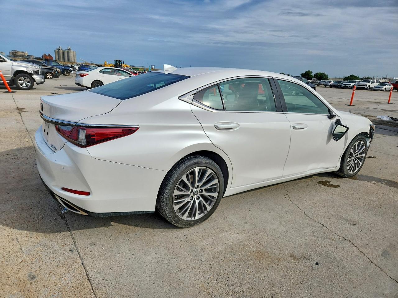 2020 LEXUS ES350