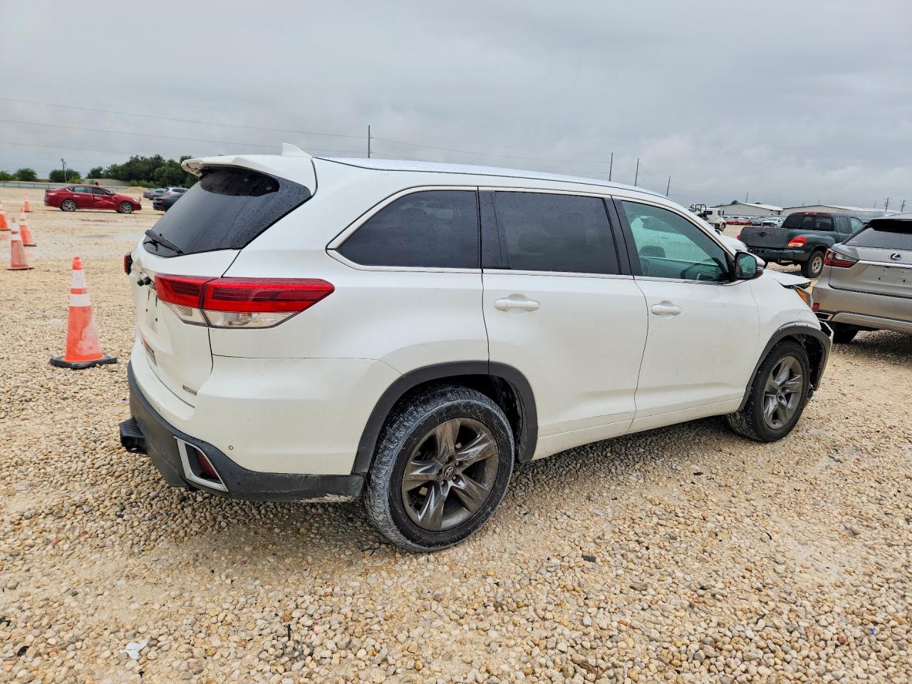 2017 TOYOTA HIGHLANDER