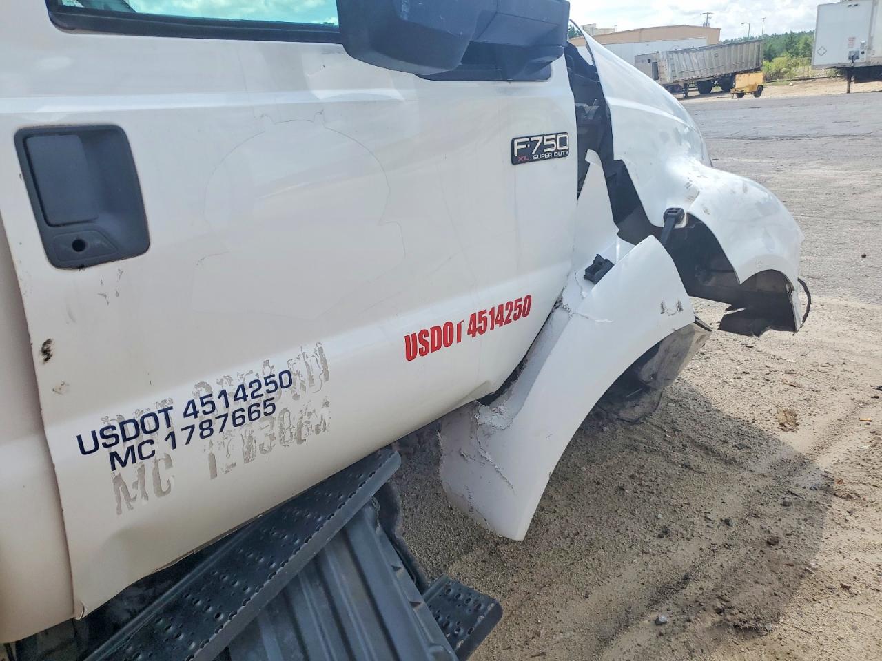 2013 FORD F750