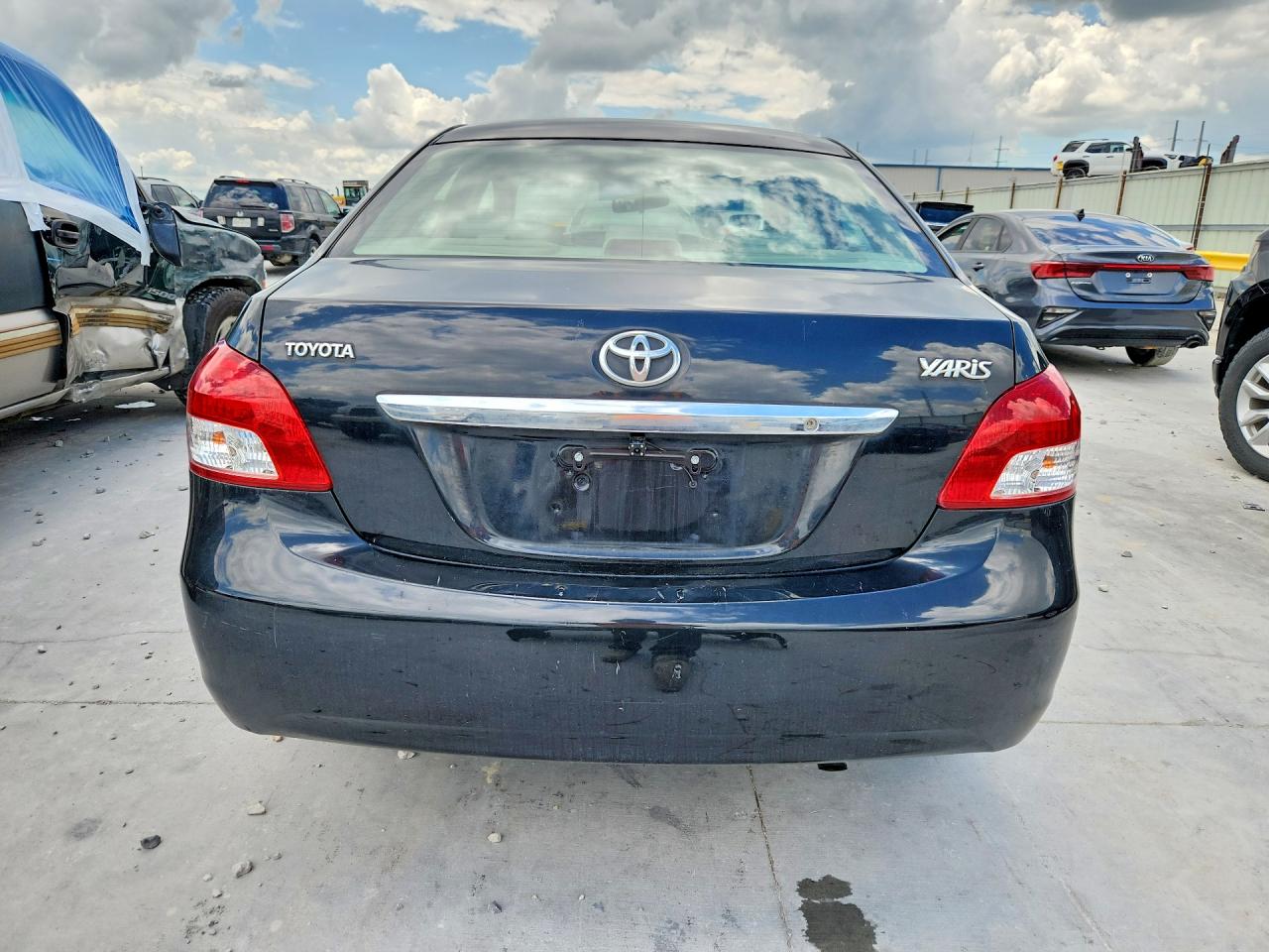 2010 TOYOTA YARIS