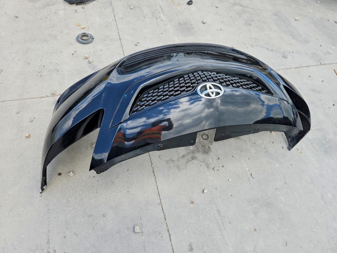 2010 TOYOTA YARIS