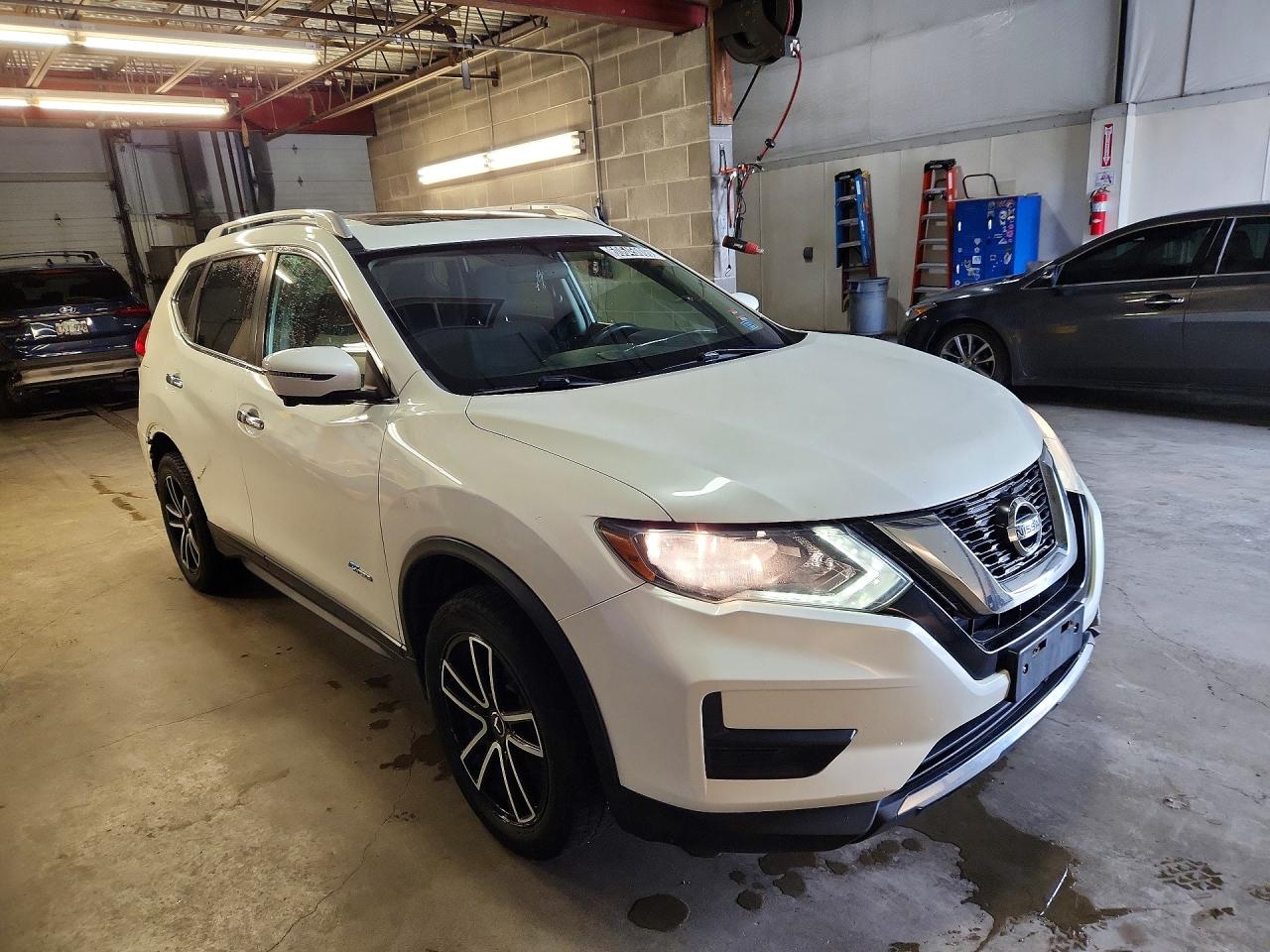 2017 NISSAN ROGUE