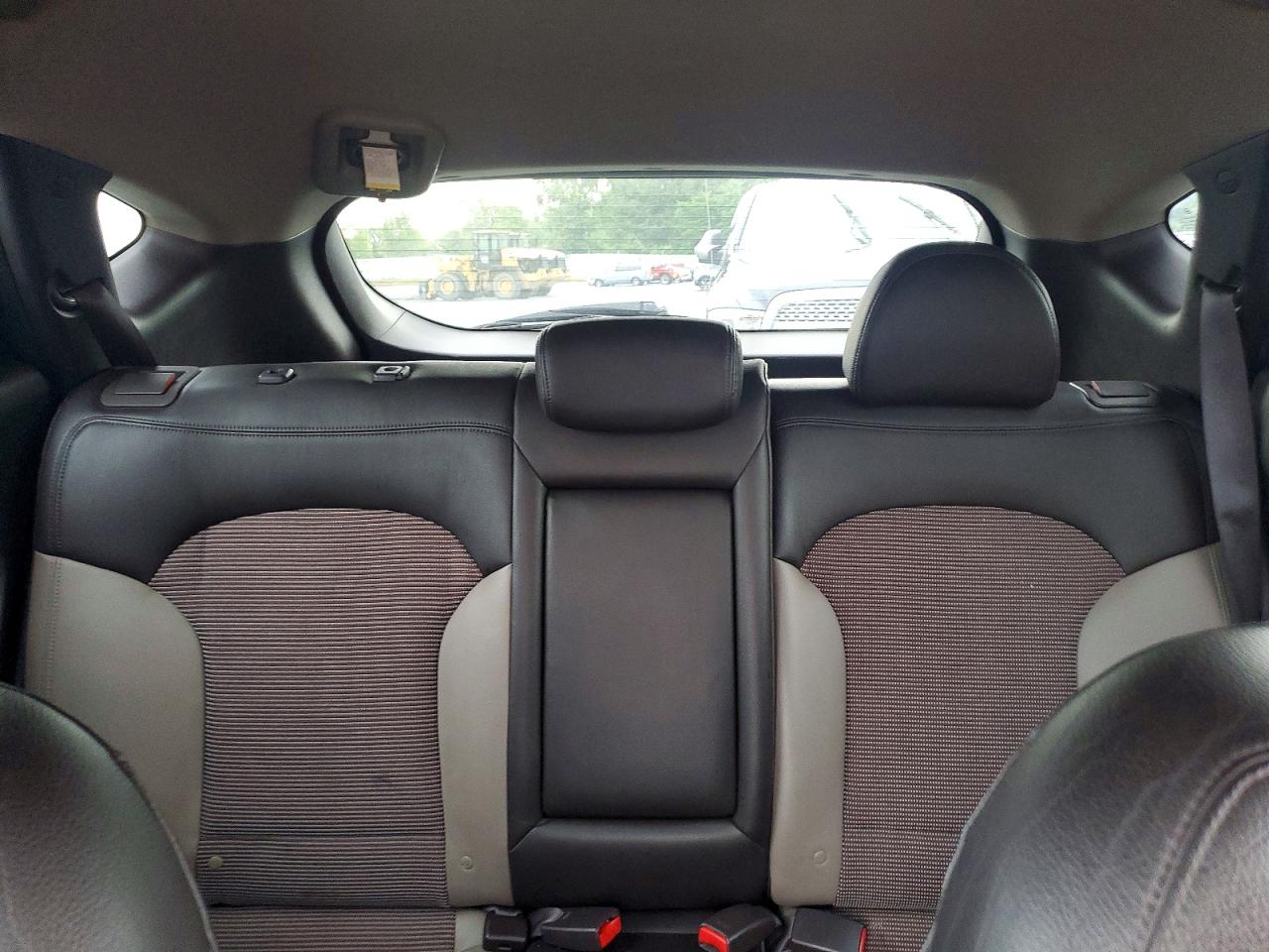 2010 HYUNDAI TUCSON
