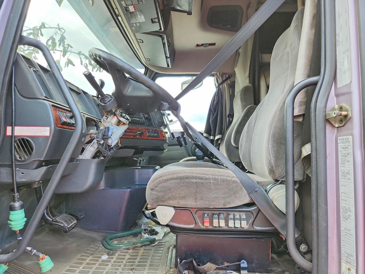 2003 VOLVO VN