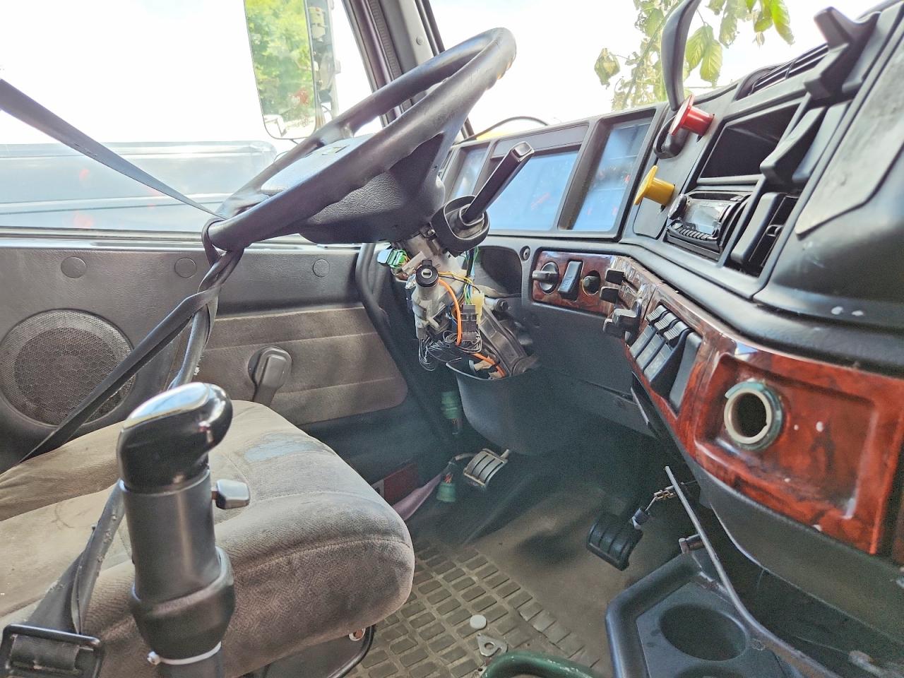 2003 VOLVO VN