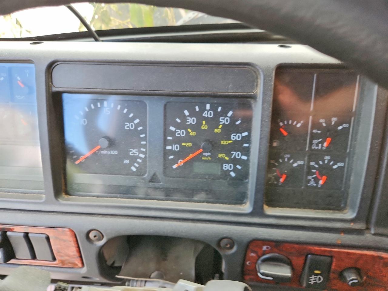2003 VOLVO VN