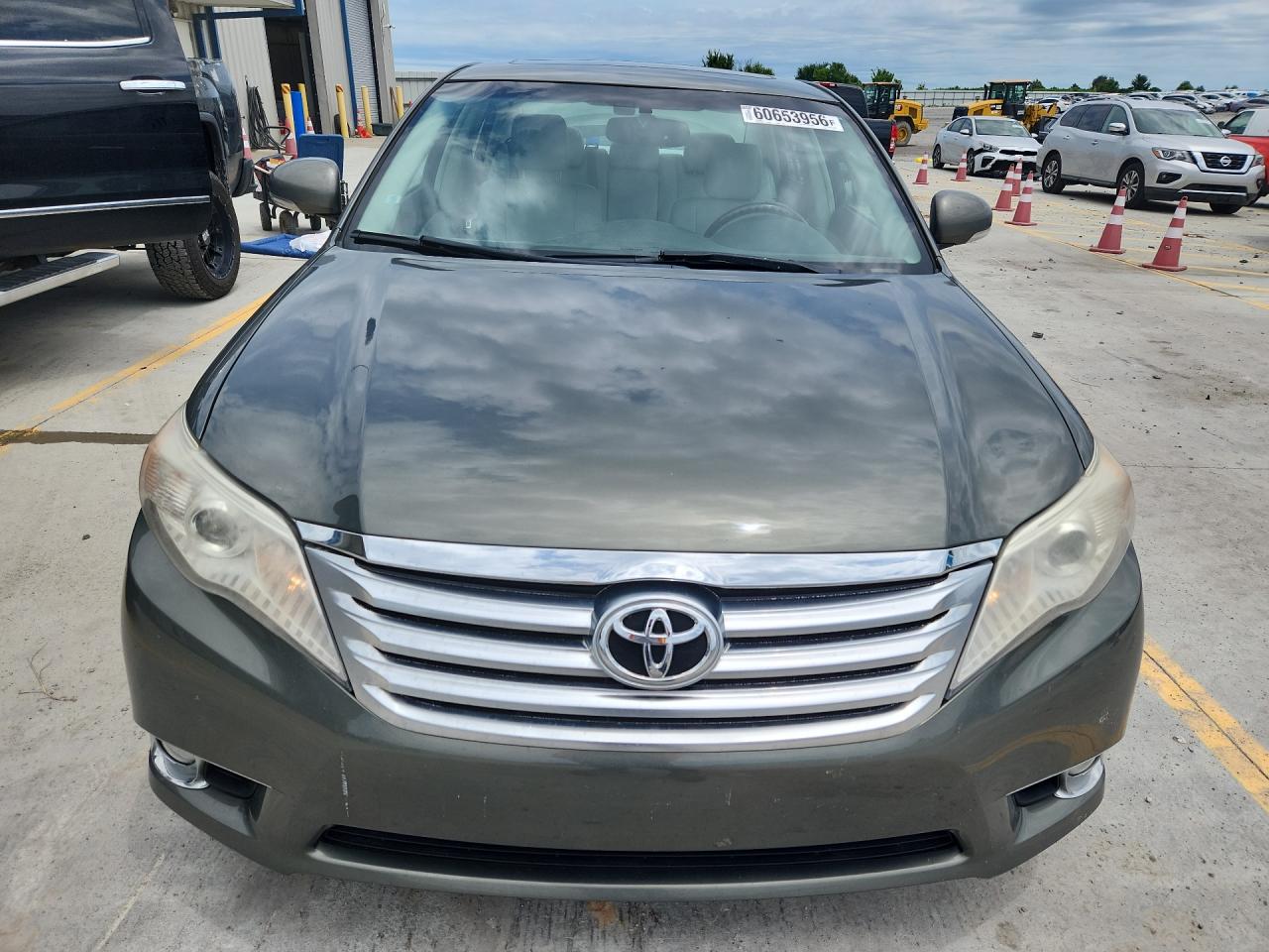 2011 TOYOTA AVALON