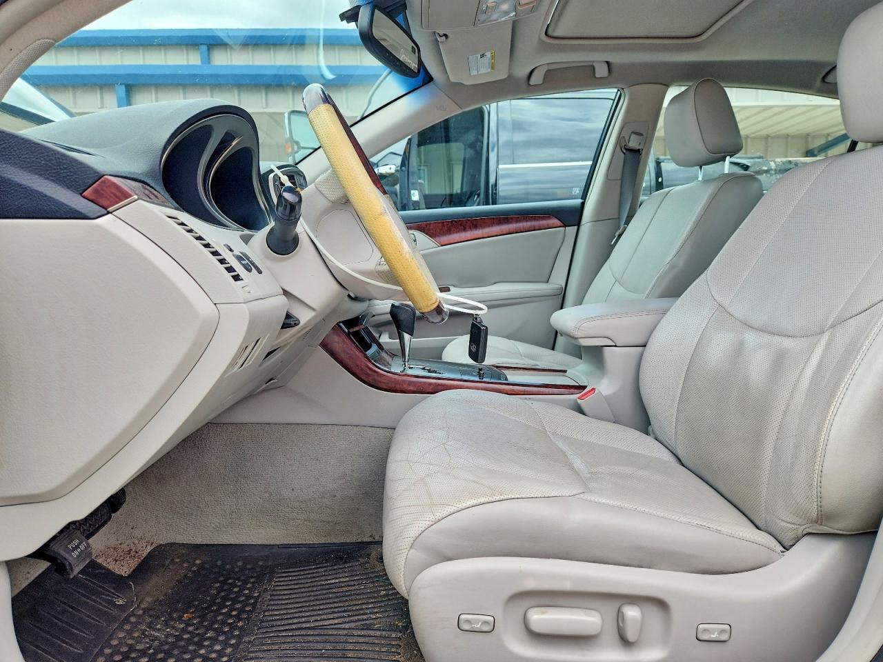 2011 TOYOTA AVALON