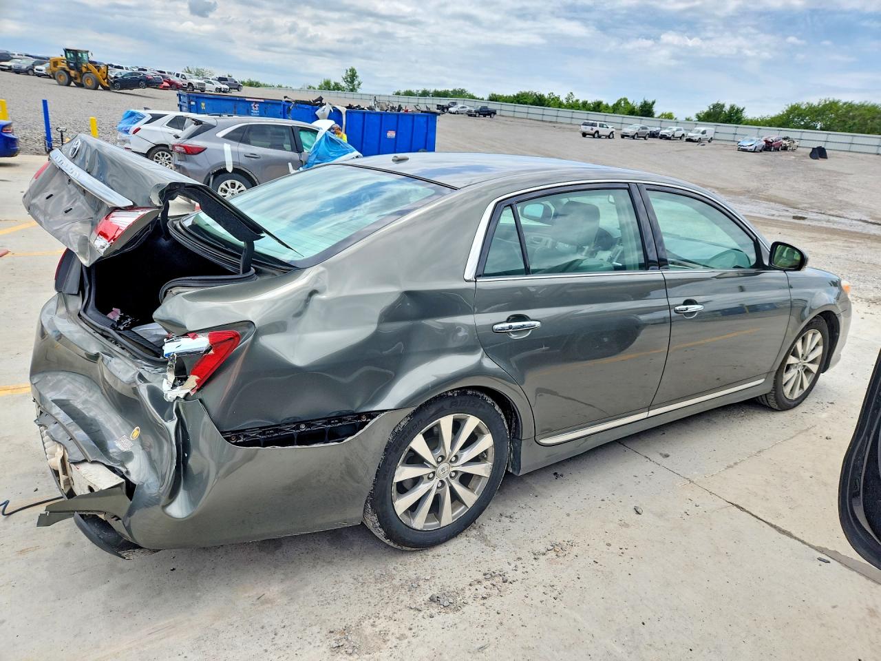 2011 TOYOTA AVALON