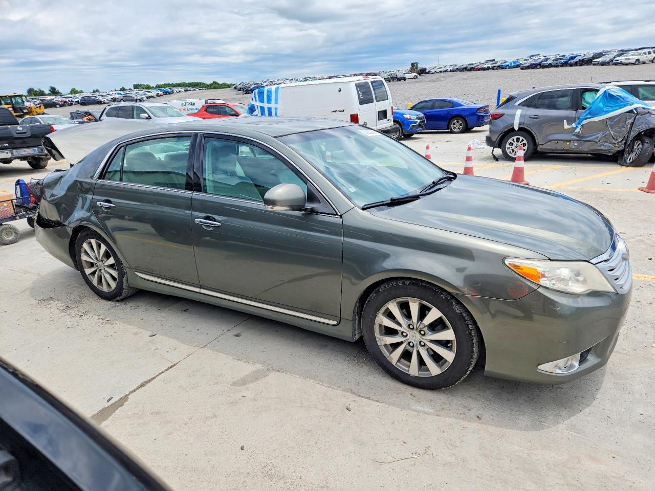 2011 TOYOTA AVALON