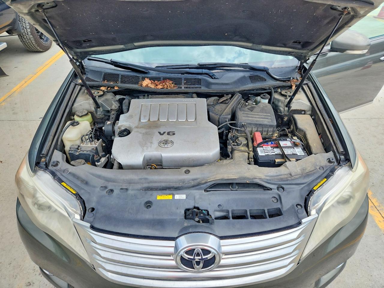2011 TOYOTA AVALON