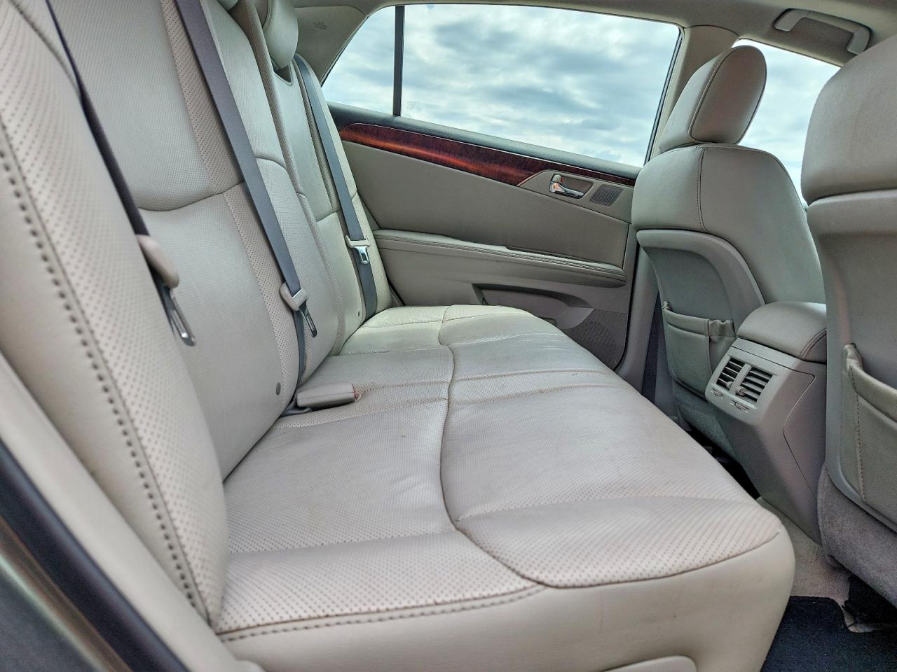 2011 TOYOTA AVALON