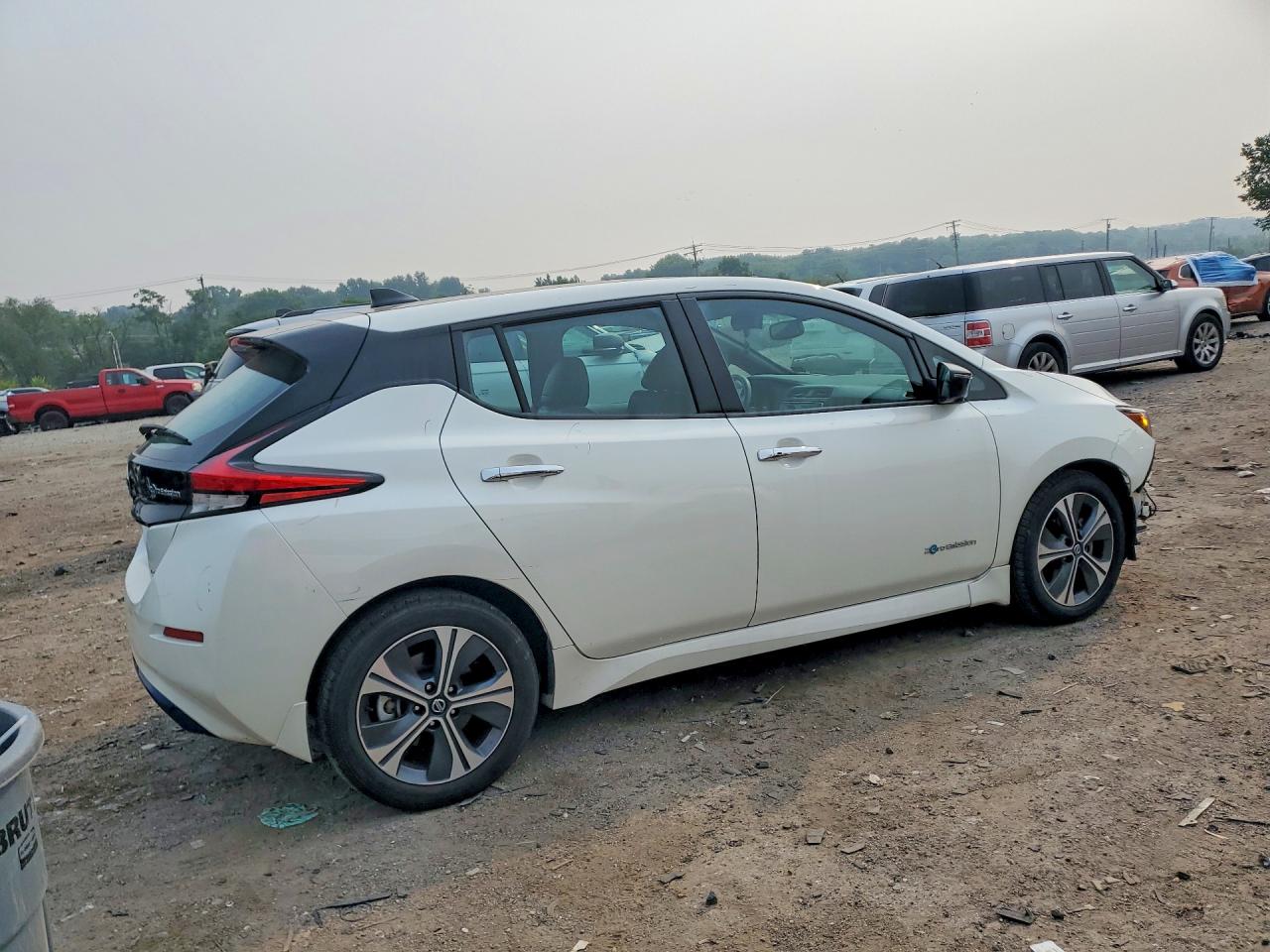 2018 NISSAN LEAF