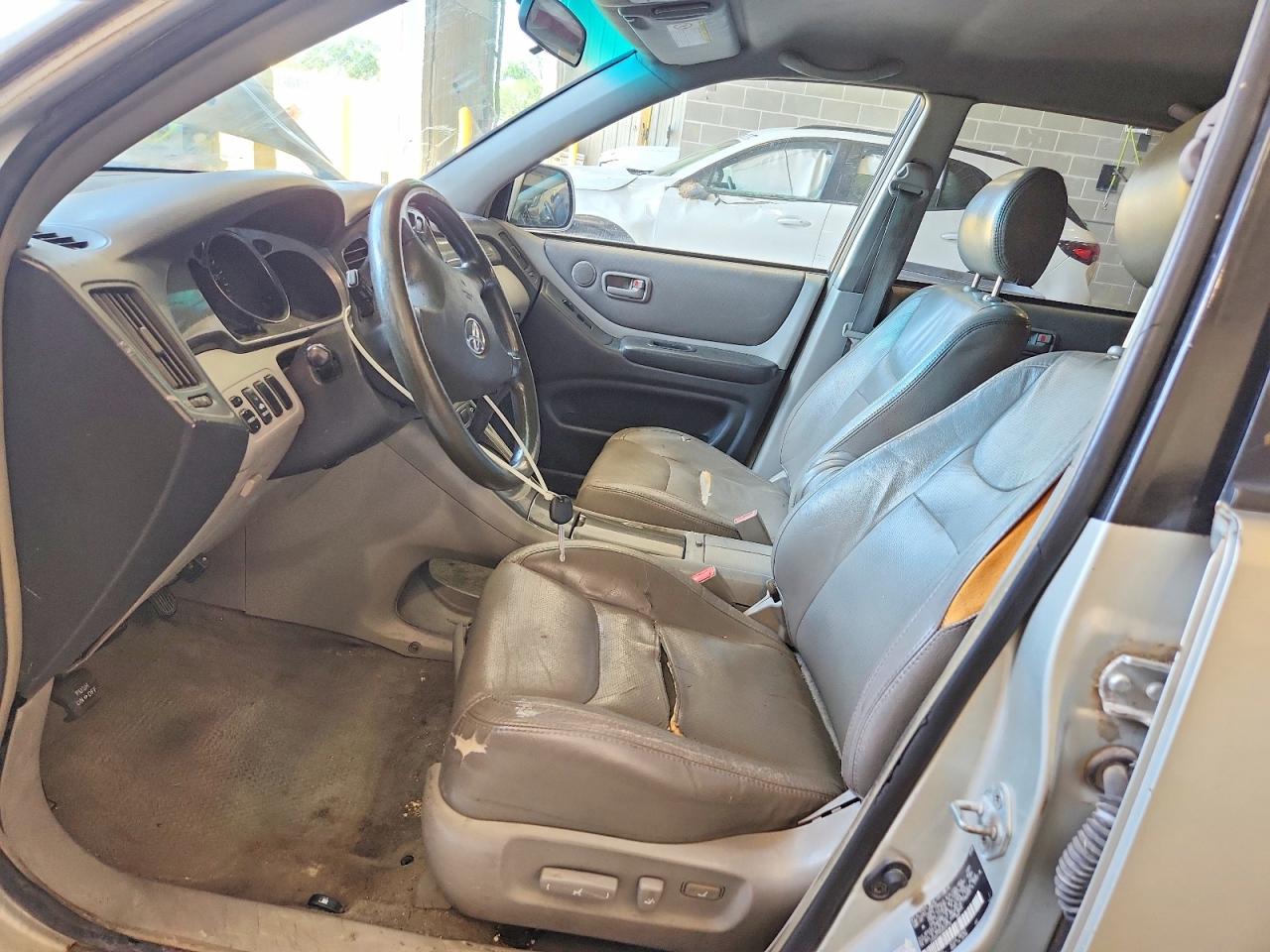 2003 TOYOTA HIGHLANDER