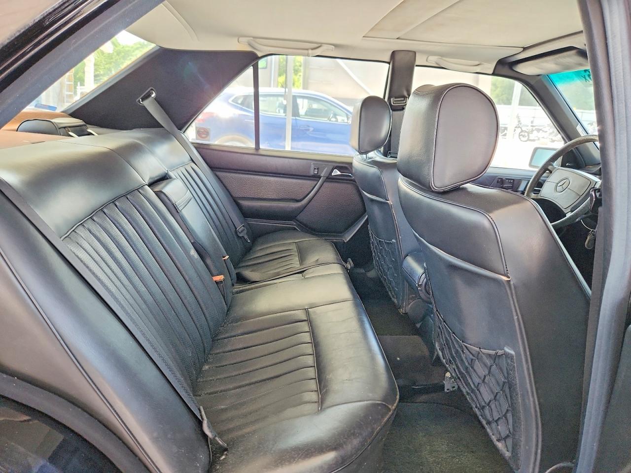 1987 MERCEDES-BENZ 300-CLASS