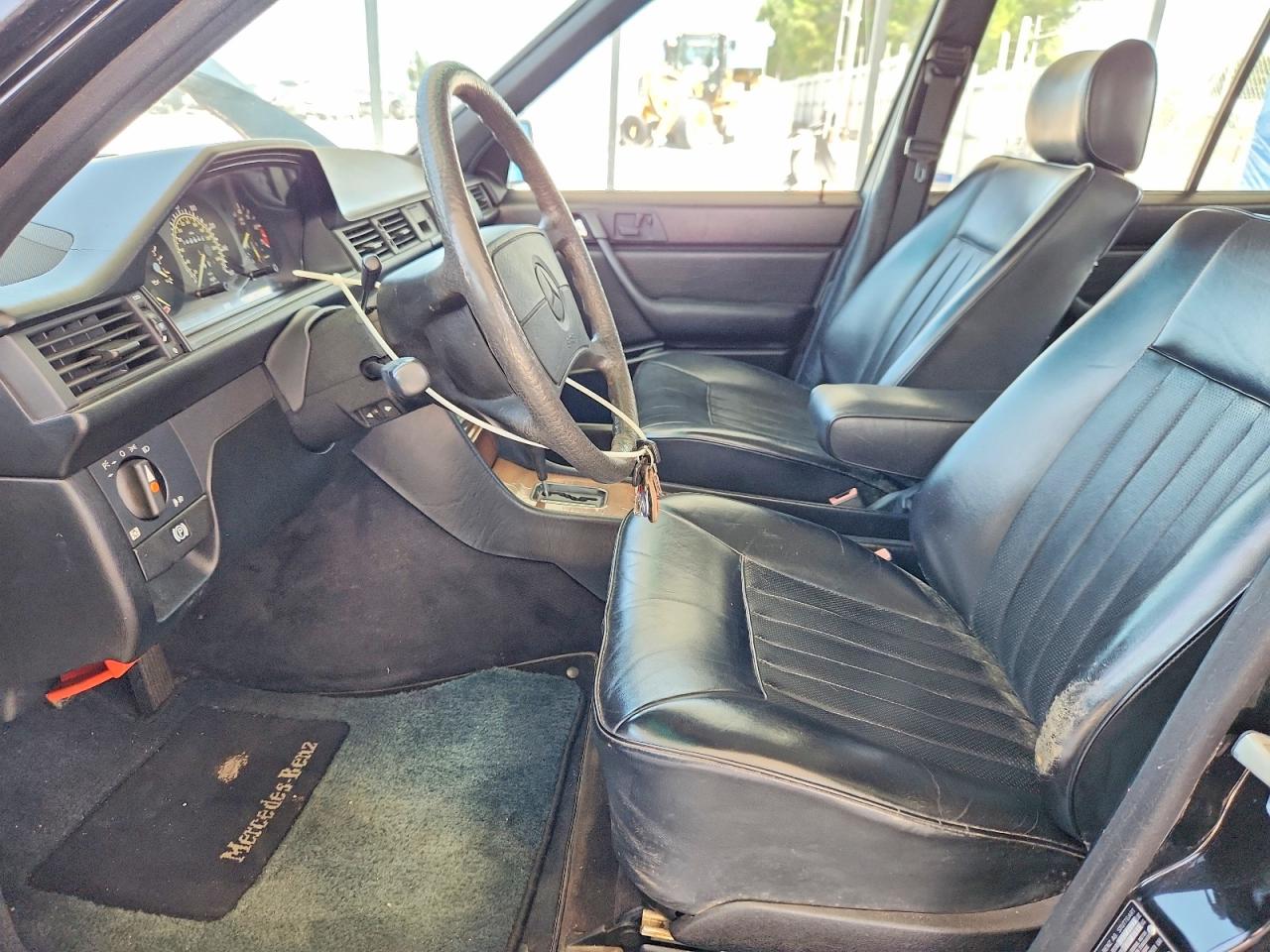 1987 MERCEDES-BENZ 300-CLASS