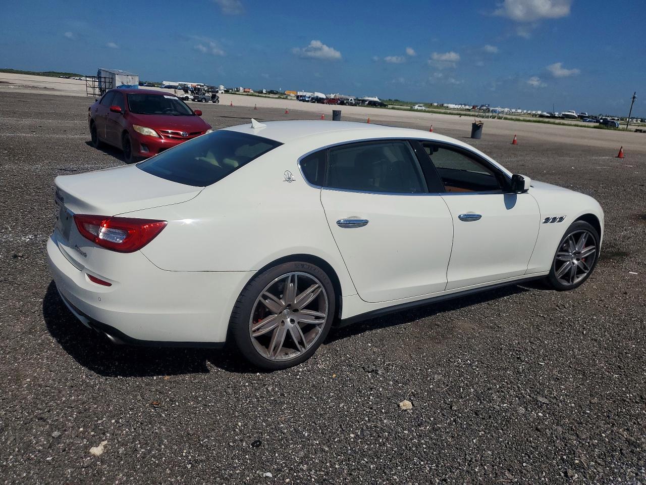 2015 MASERATI QUATTROPOR