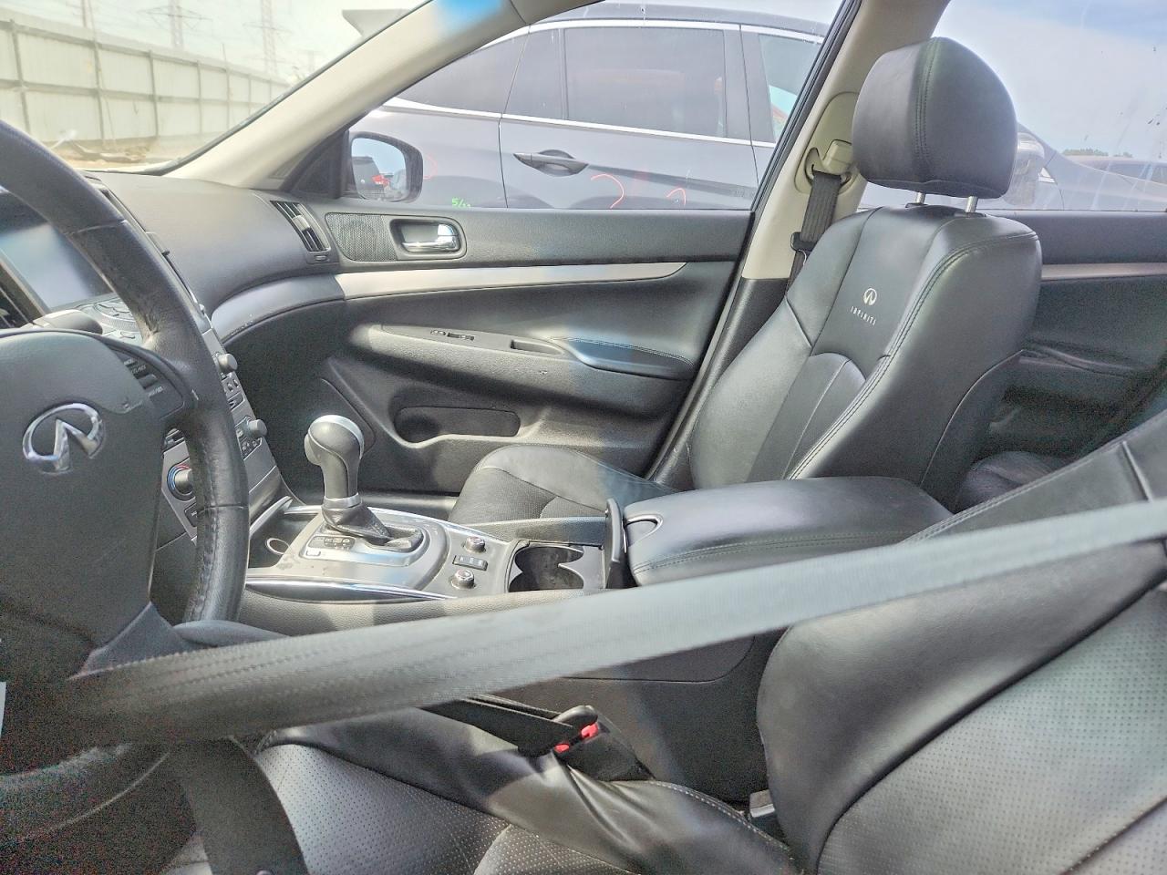 2013 INFINITI G37