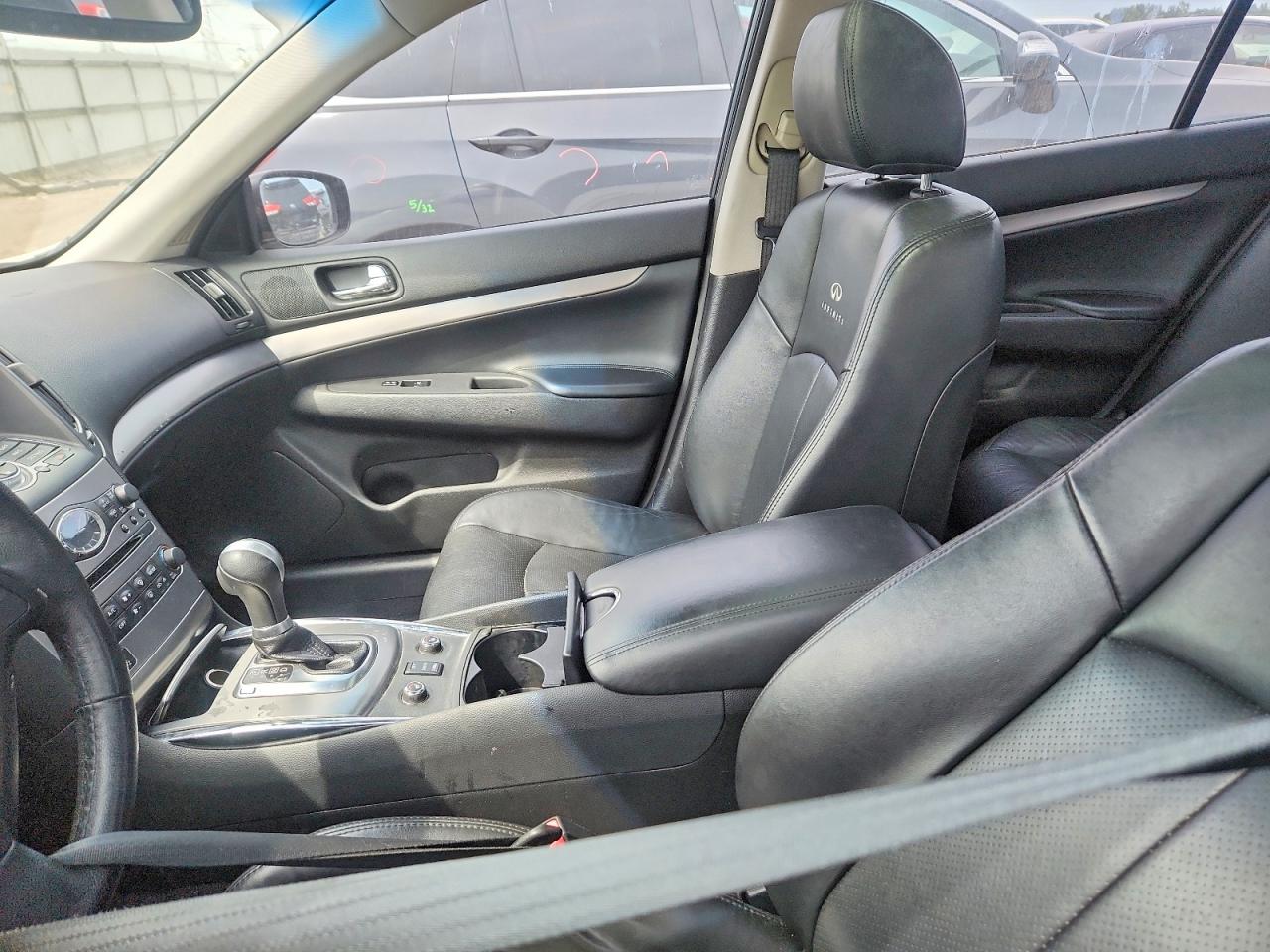 2013 INFINITI G37