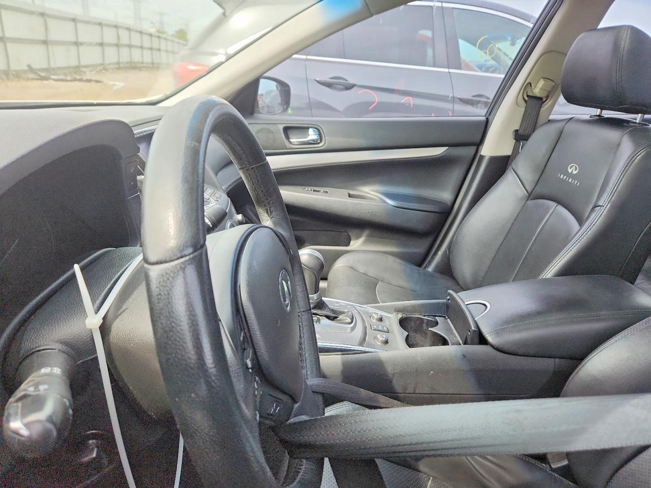 2013 INFINITI G37