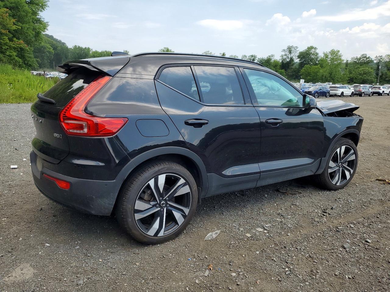 2024 VOLVO XC40