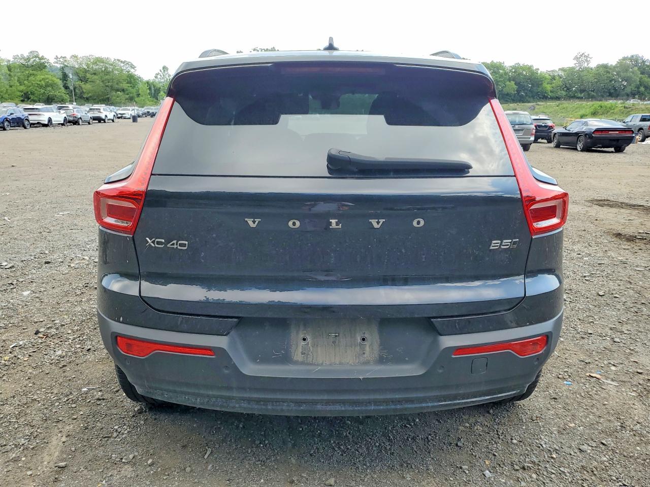 2024 VOLVO XC40