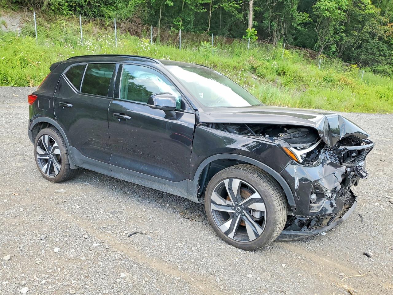 2024 VOLVO XC40