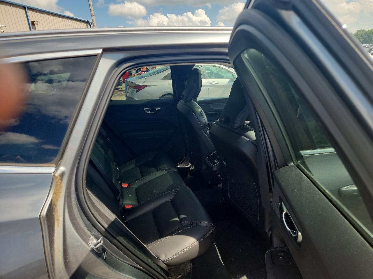 2021 VOLVO XC60