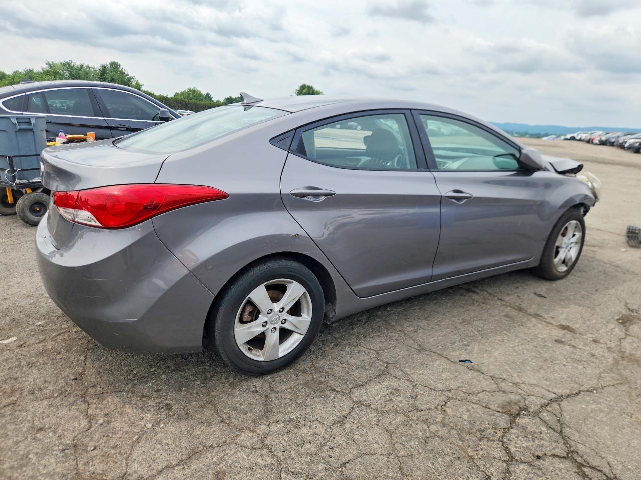 2012 HYUNDAI ELANTRA