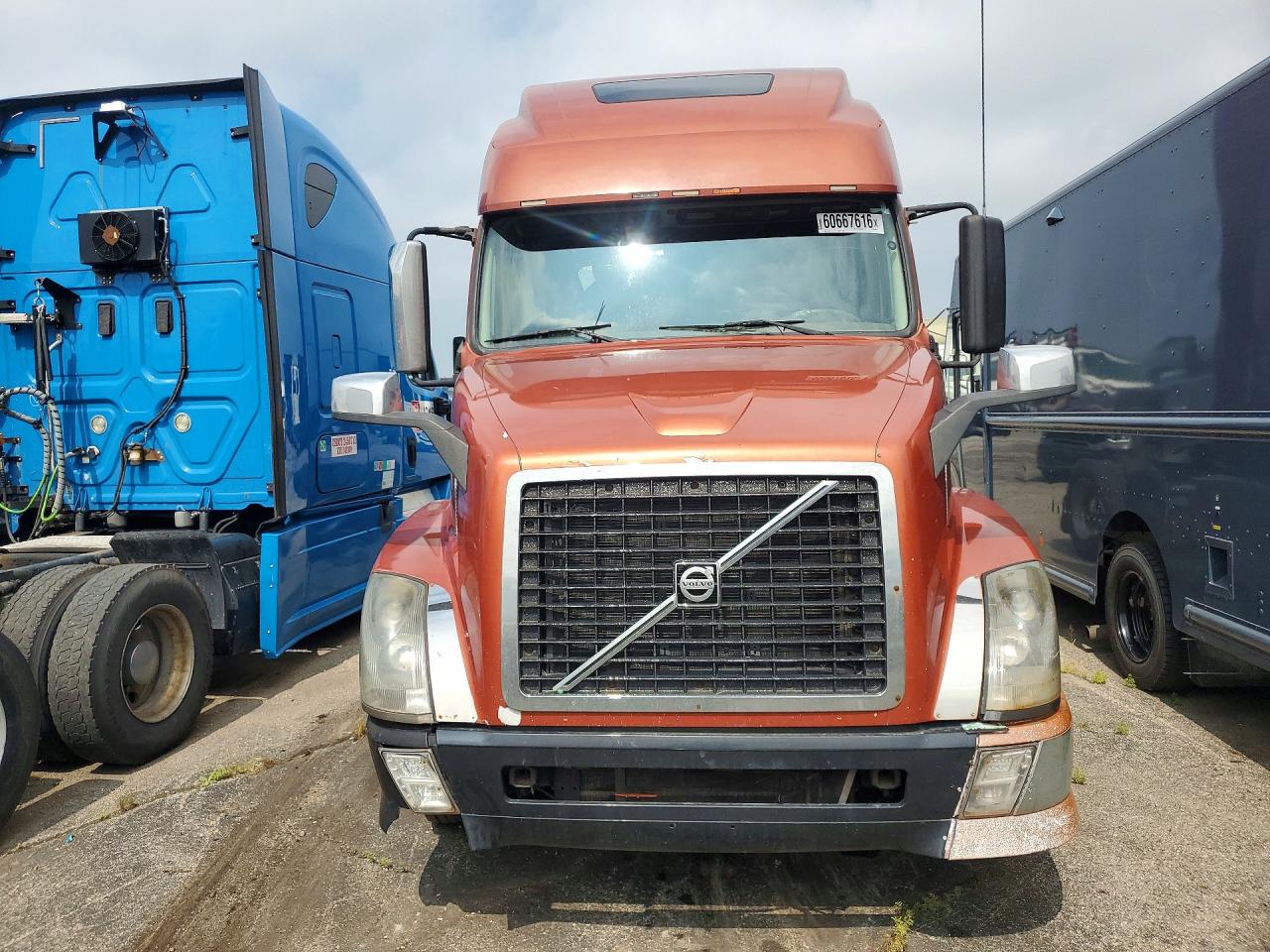2013 VOLVO VN