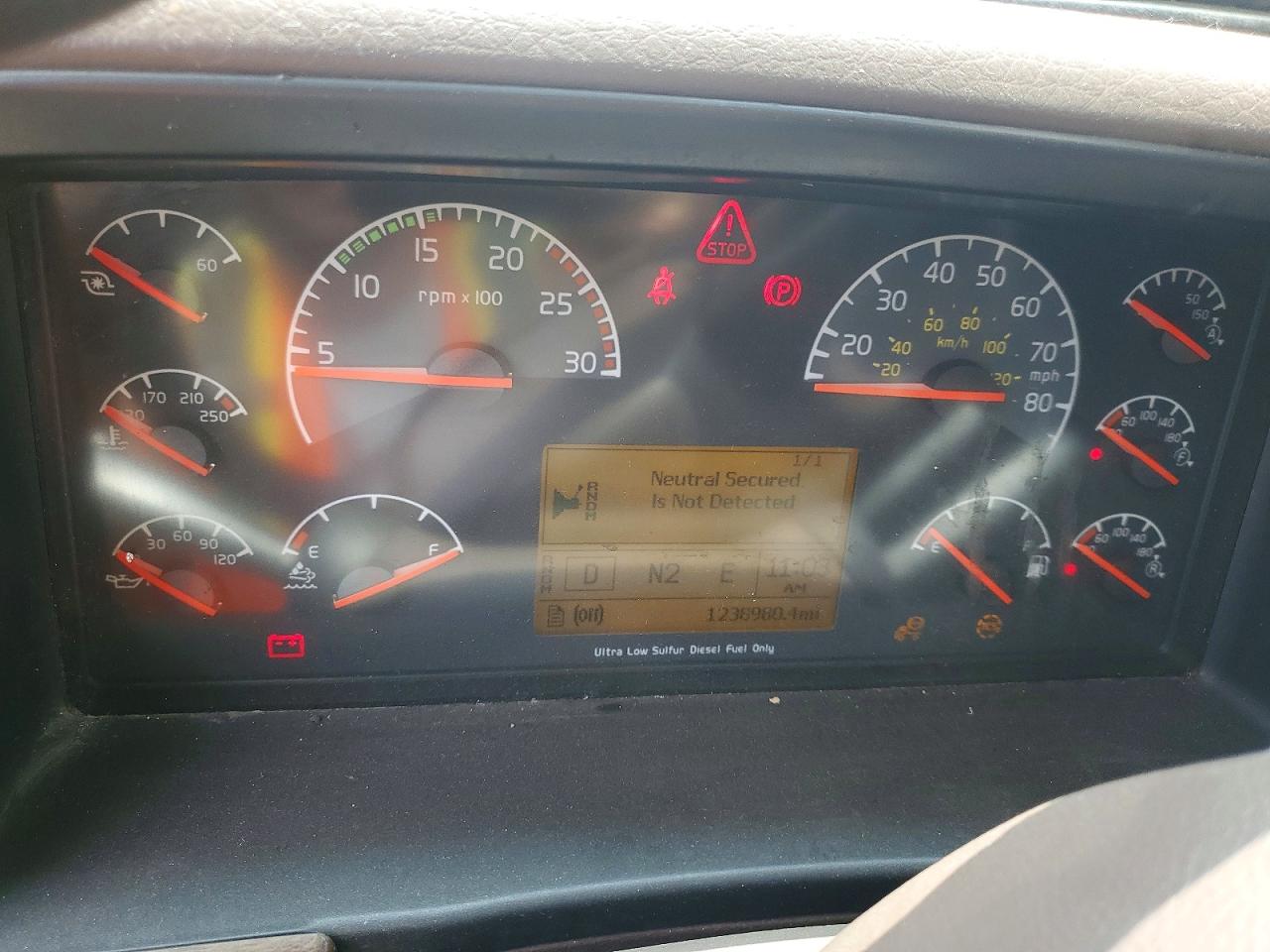 2013 VOLVO VN