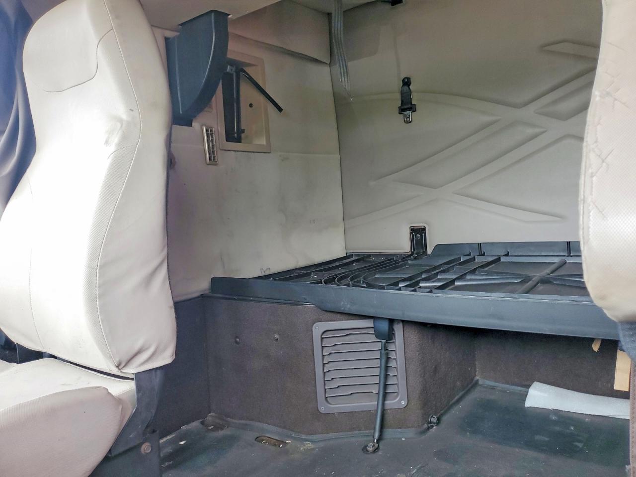 2013 VOLVO VN