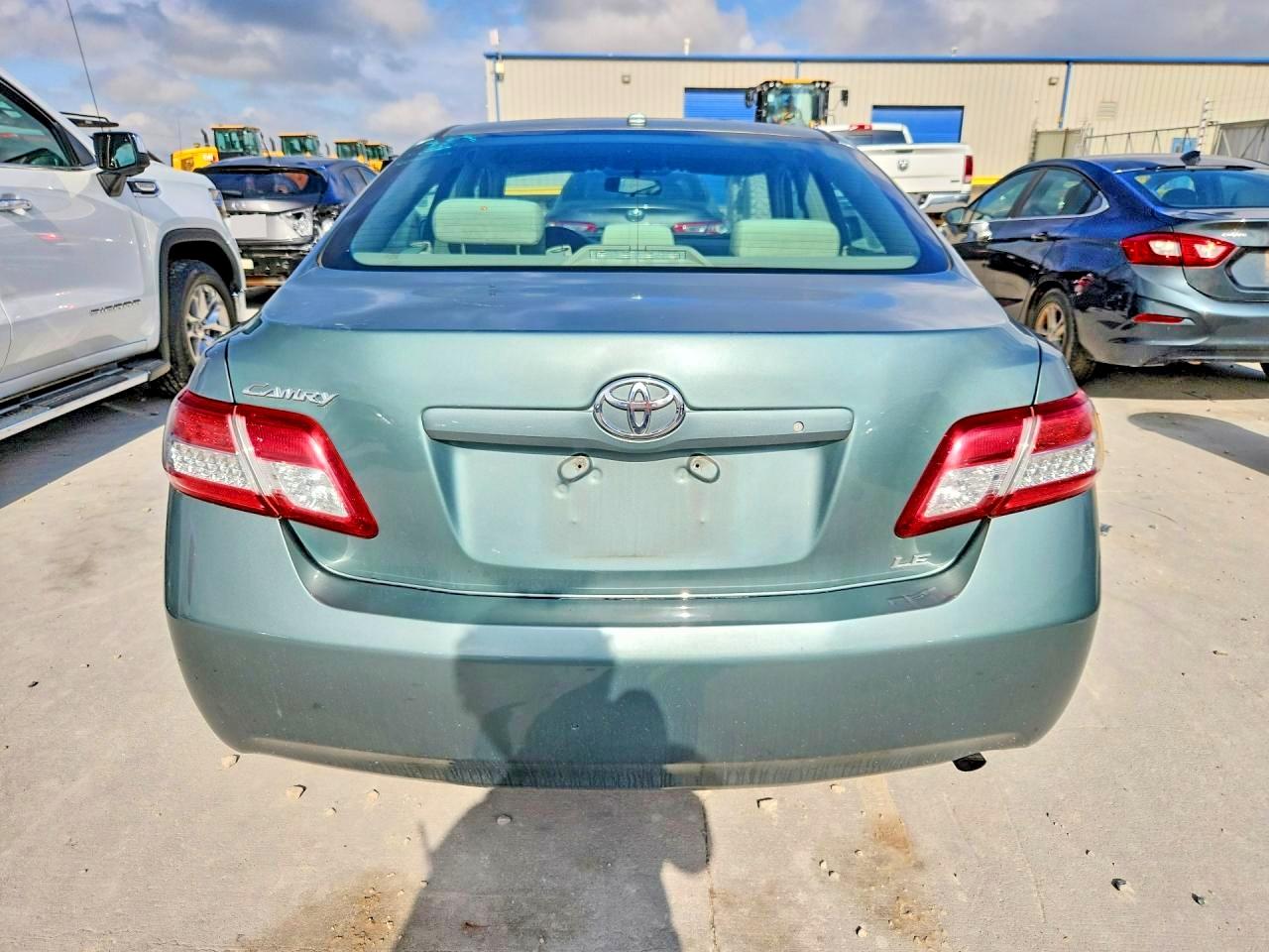 2011 TOYOTA CAMRY