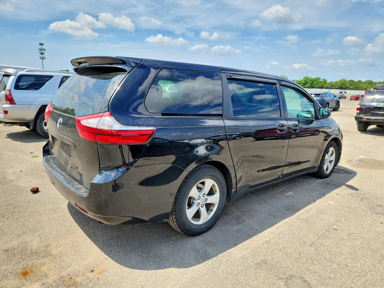 2017 TOYOTA SIENNA L 7