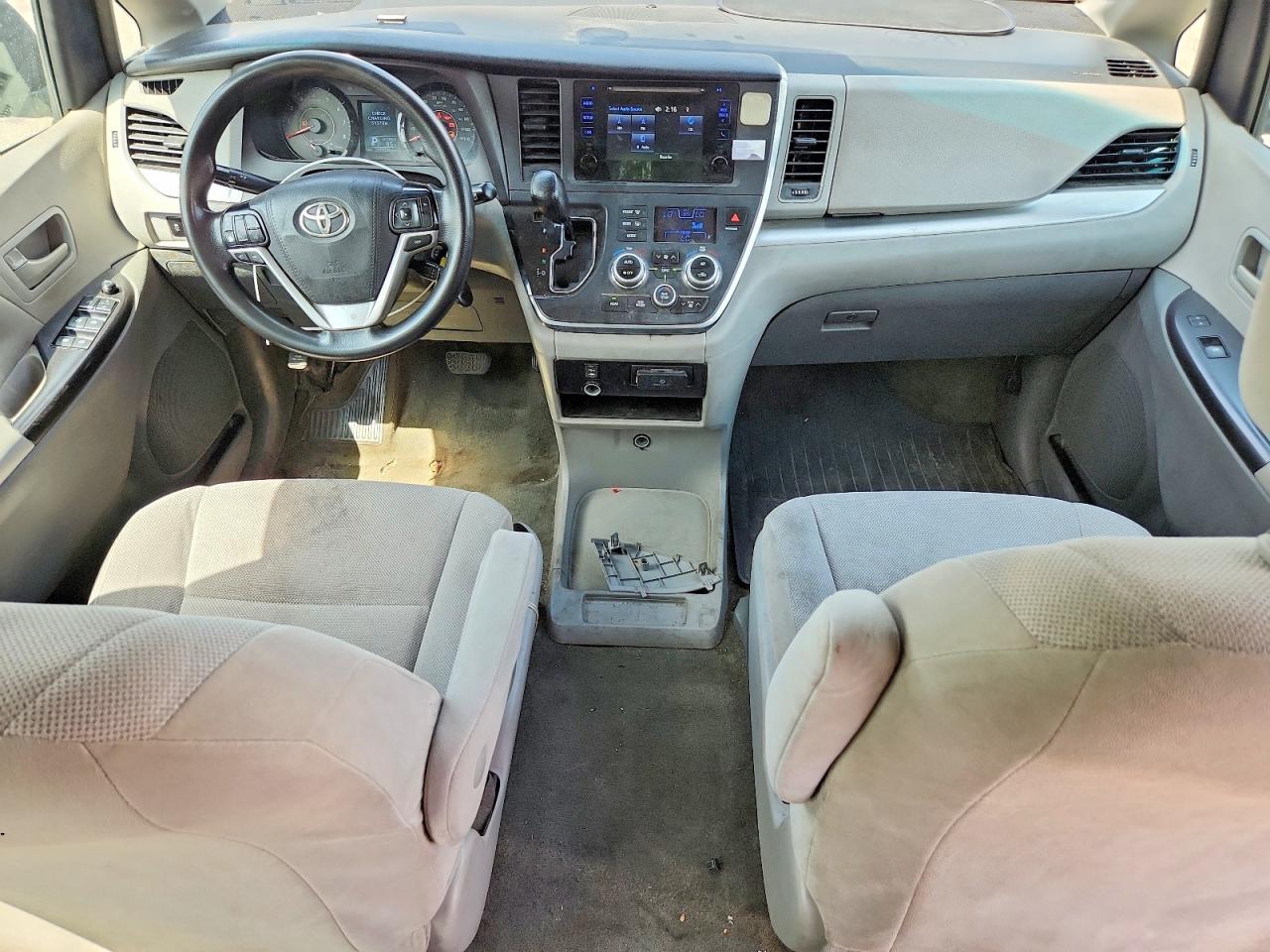 2017 TOYOTA SIENNA L 7