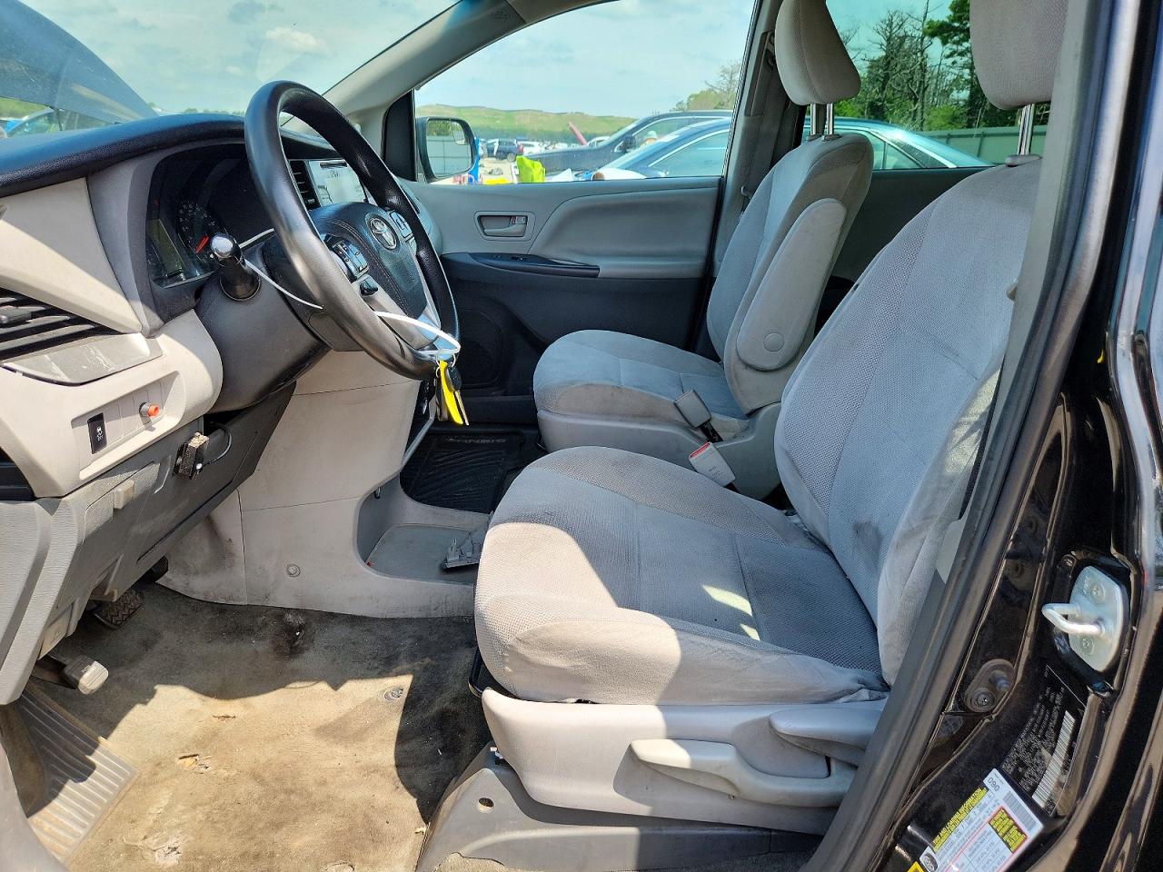 2017 TOYOTA SIENNA L 7