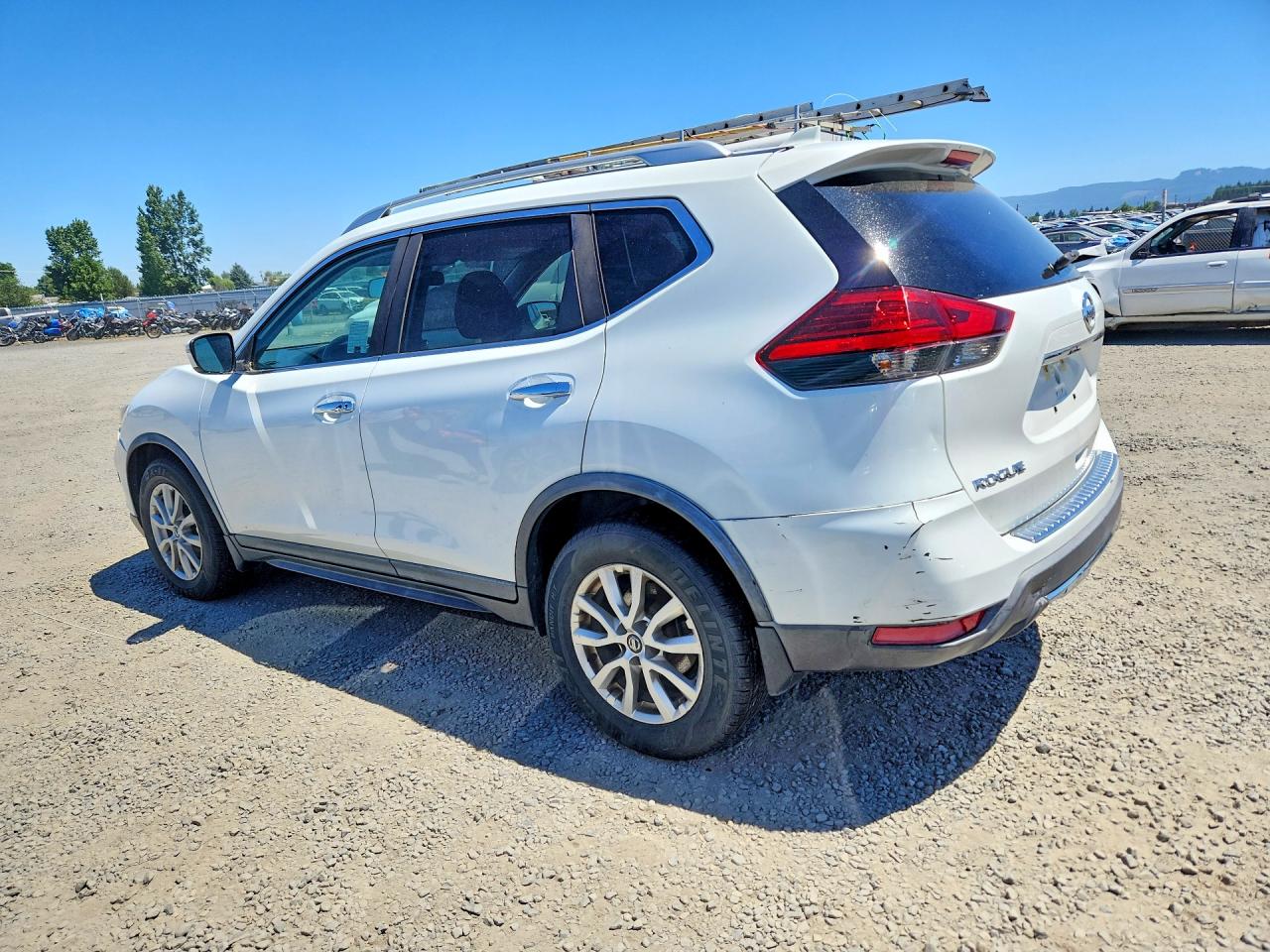 2017 NISSAN ROGUE