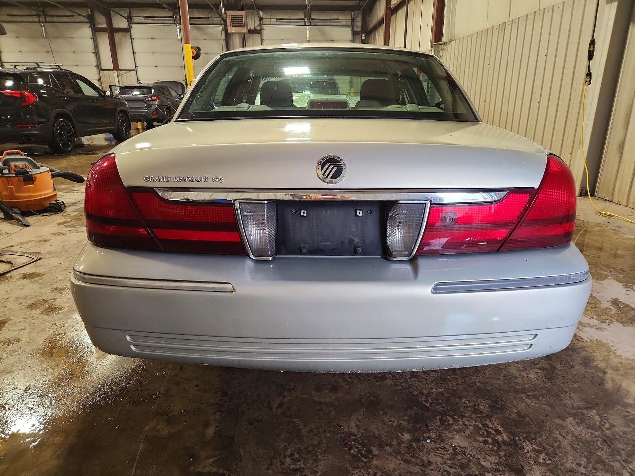 2003 MERCURY GRMARQUIS