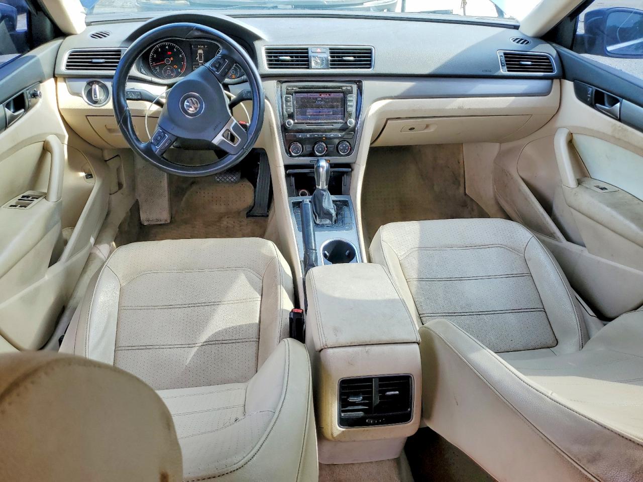 2014 VOLKSWAGEN PASSAT