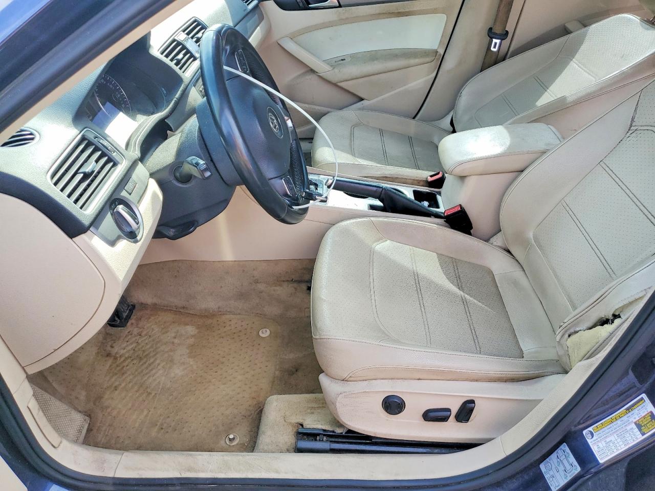 2014 VOLKSWAGEN PASSAT