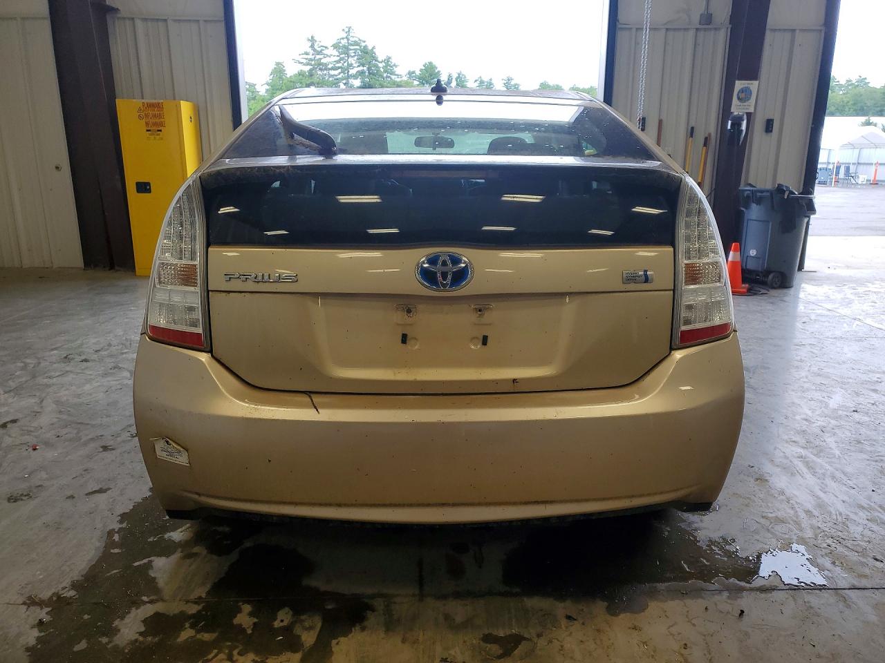 2011 TOYOTA PRIUS