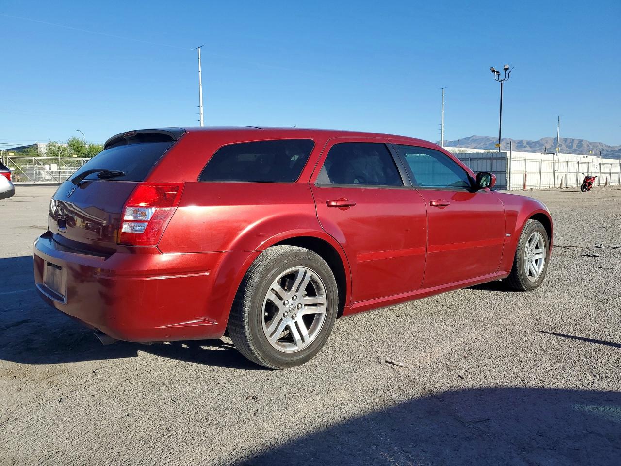 2005 DODGE MAGNUM