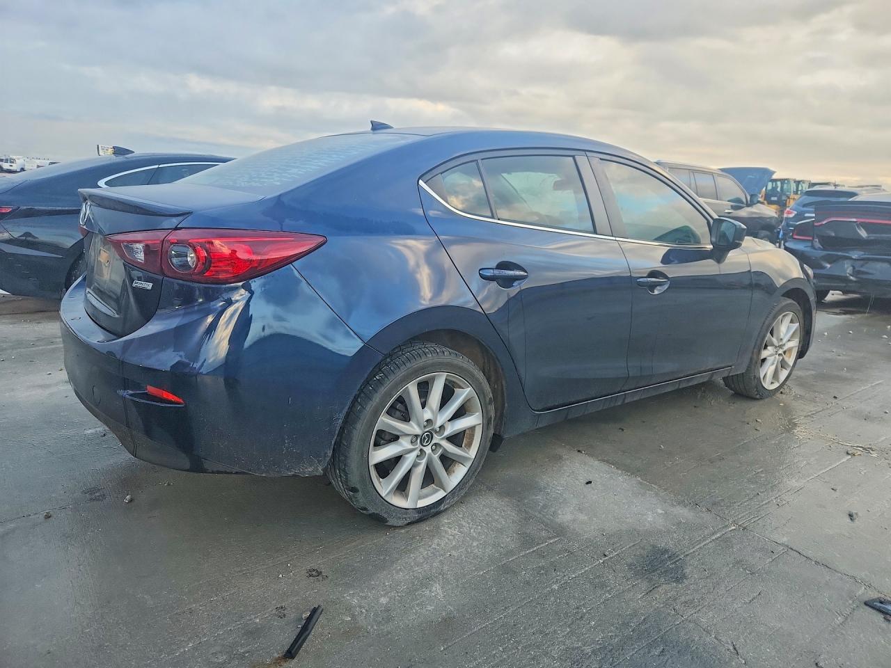 2017 MAZDA 3