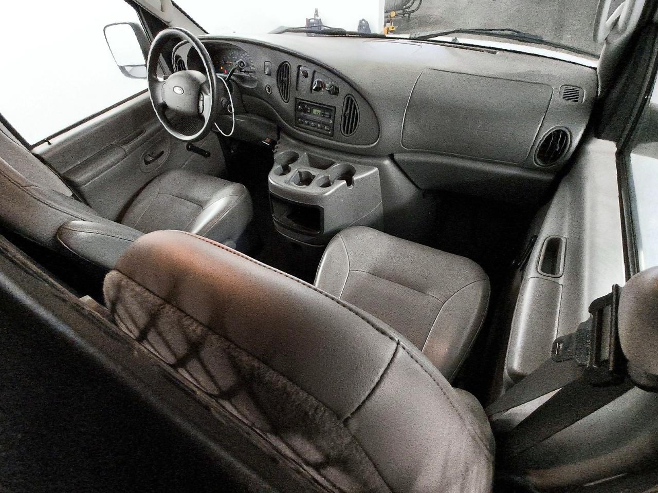 2004 FORD ECONOLINE