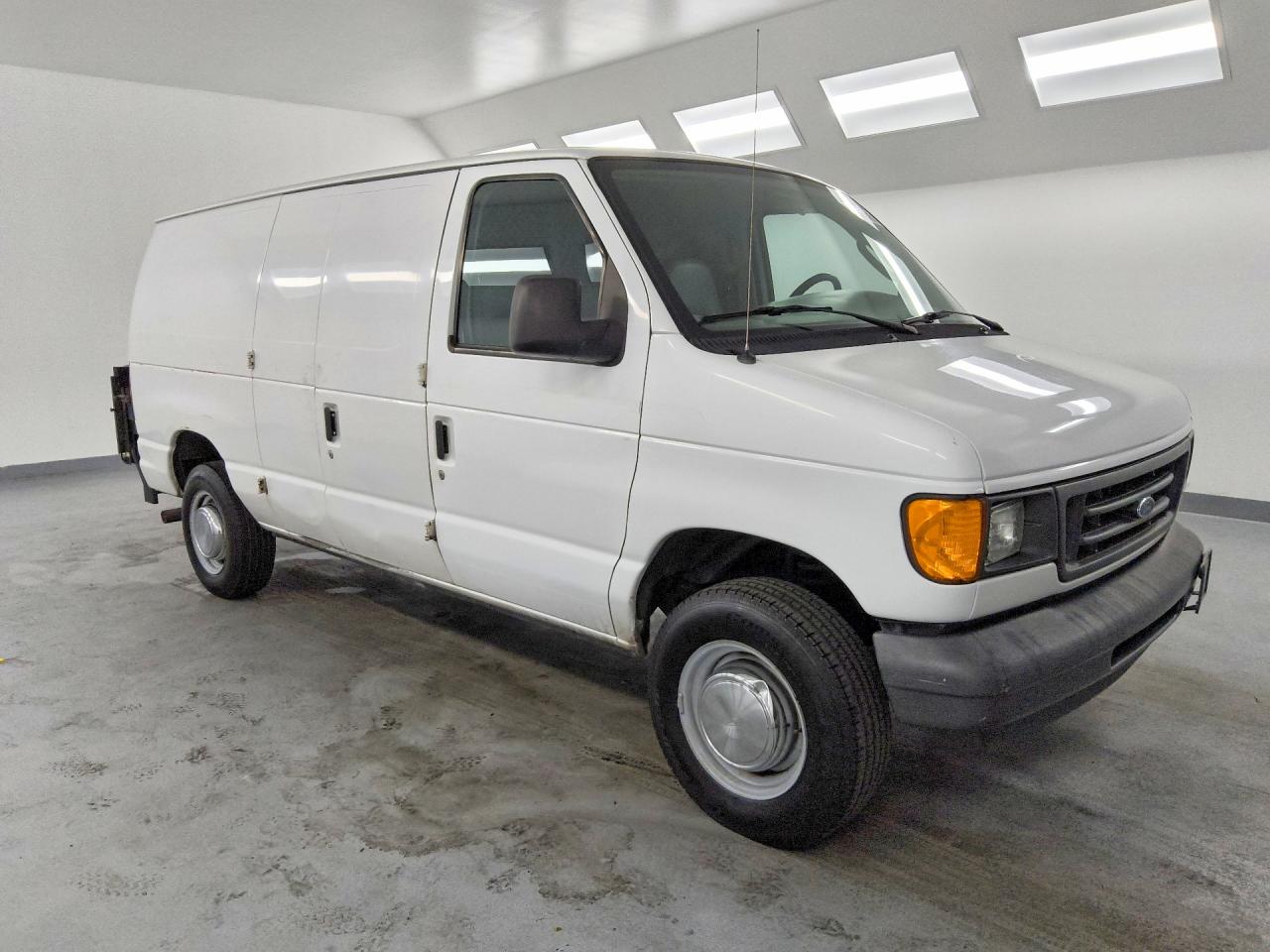 2004 FORD ECONOLINE
