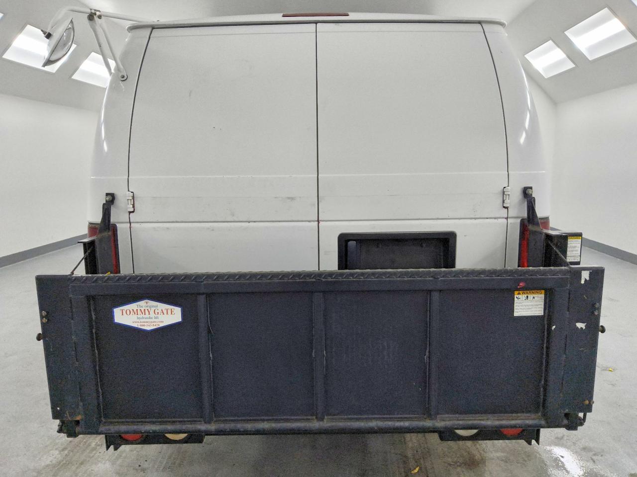 2004 FORD ECONOLINE