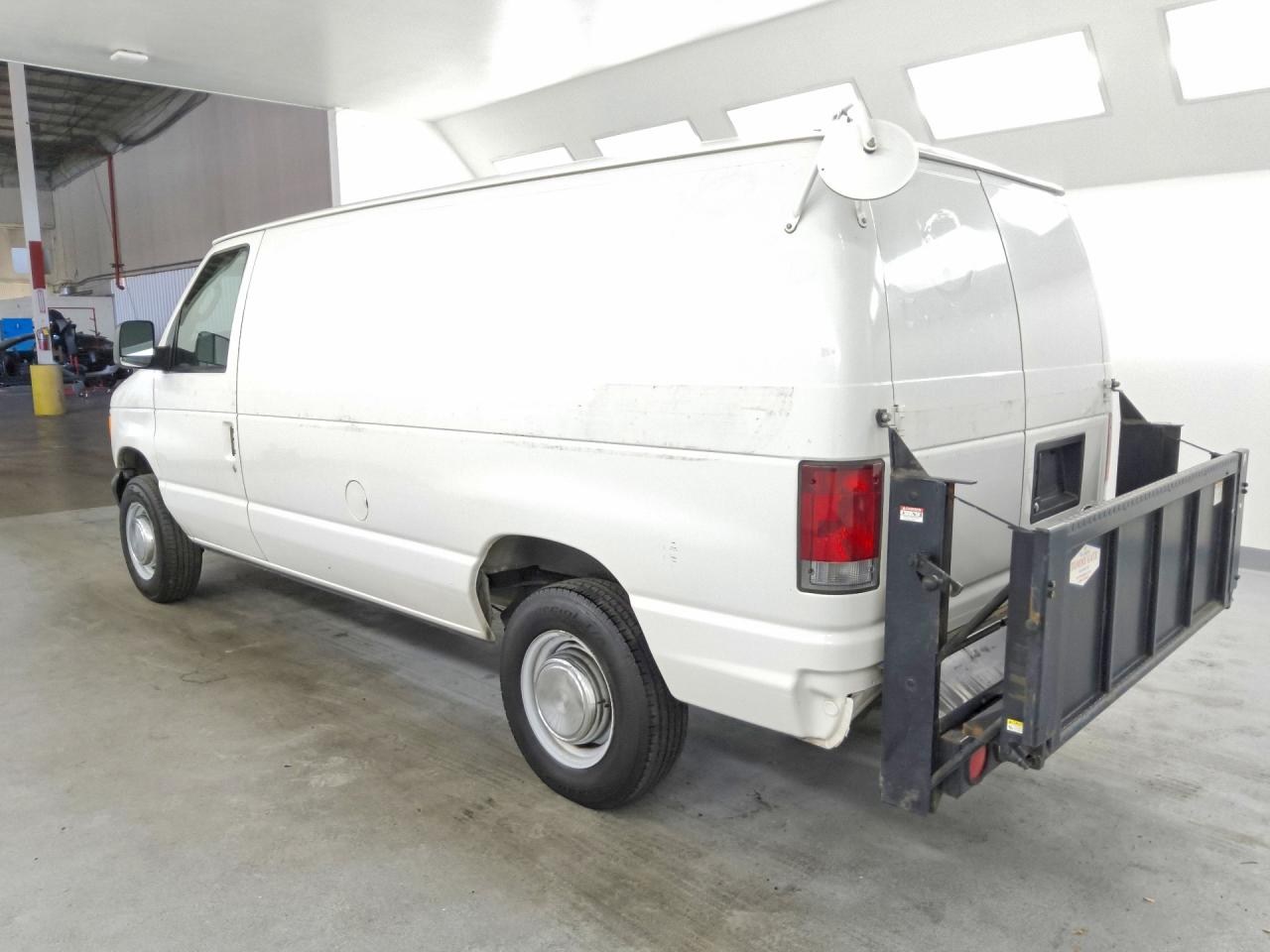 2004 FORD ECONOLINE