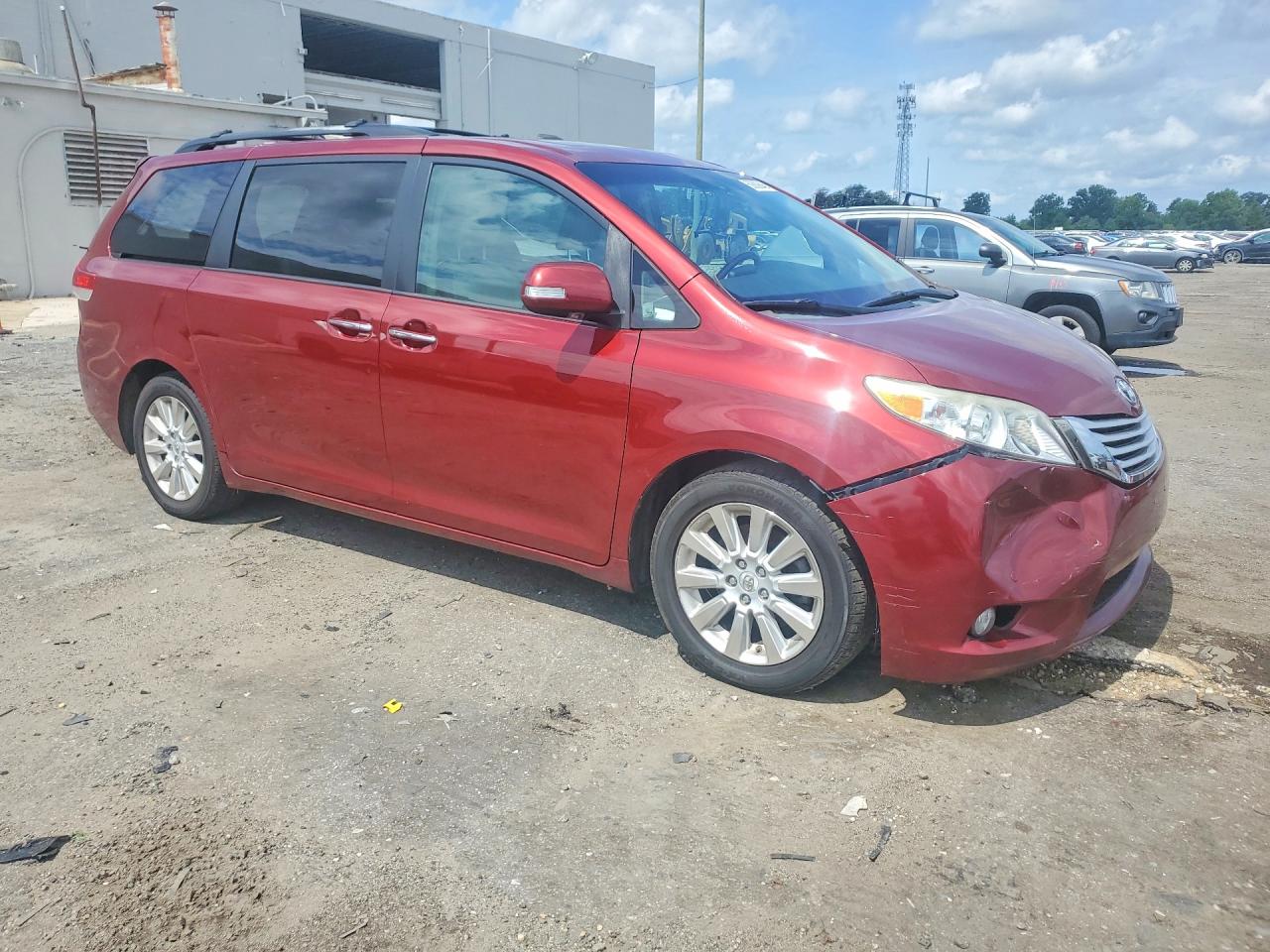 2013 TOYOTA SIENNA
